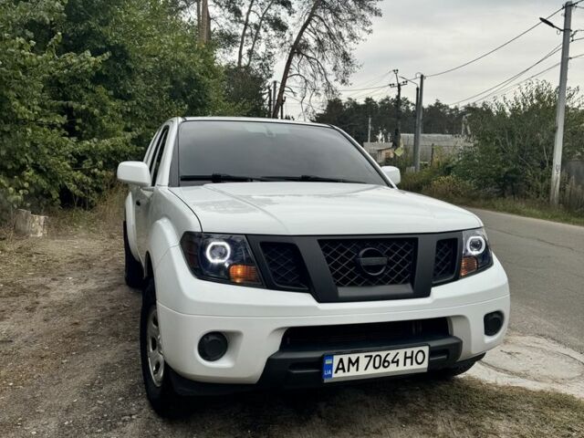 Белый Ниссан Фронтиер, объемом двигателя 2.5 л и пробегом 100 тыс. км за 12750 $, фото 4 на Automoto.ua