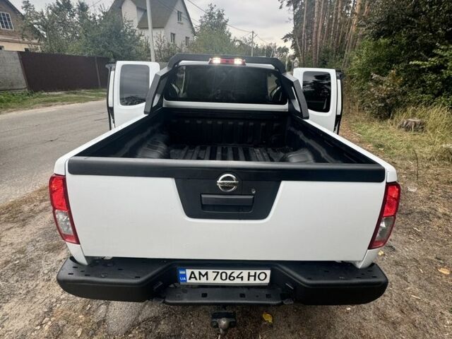 Белый Ниссан Фронтиер, объемом двигателя 2.5 л и пробегом 100 тыс. км за 12750 $, фото 11 на Automoto.ua