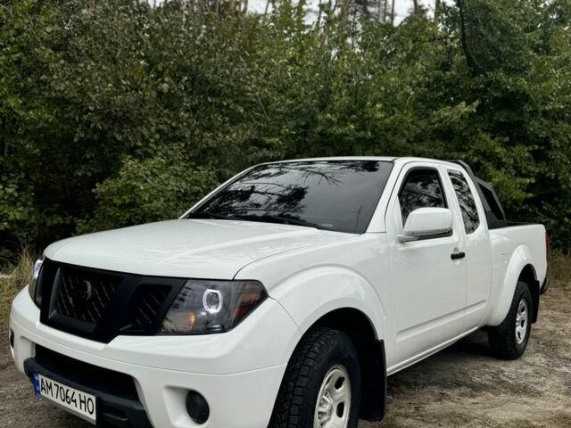 Белый Ниссан Фронтиер, объемом двигателя 2.5 л и пробегом 100 тыс. км за 12750 $, фото 3 на Automoto.ua
