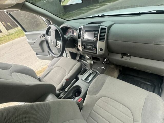 Белый Ниссан Фронтиер, объемом двигателя 2.5 л и пробегом 100 тыс. км за 12750 $, фото 14 на Automoto.ua