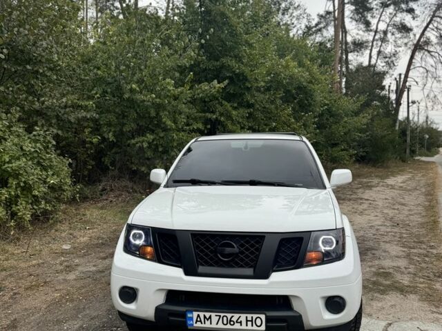 Белый Ниссан Фронтиер, объемом двигателя 2.5 л и пробегом 100 тыс. км за 12750 $, фото 2 на Automoto.ua
