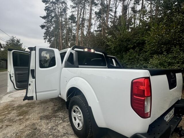 Белый Ниссан Фронтиер, объемом двигателя 2.5 л и пробегом 100 тыс. км за 12750 $, фото 12 на Automoto.ua