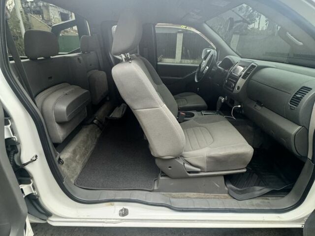 Белый Ниссан Фронтиер, объемом двигателя 2.5 л и пробегом 100 тыс. км за 12750 $, фото 5 на Automoto.ua