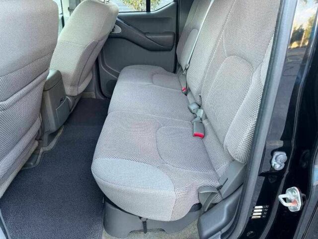 Черный Ниссан Фронтиер, объемом двигателя 2.5 л и пробегом 73 тыс. км за 4800 $, фото 11 на Automoto.ua