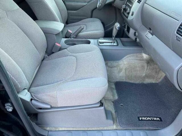 Черный Ниссан Фронтиер, объемом двигателя 2.5 л и пробегом 73 тыс. км за 4800 $, фото 12 на Automoto.ua