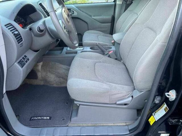 Черный Ниссан Фронтиер, объемом двигателя 2.5 л и пробегом 73 тыс. км за 4800 $, фото 8 на Automoto.ua