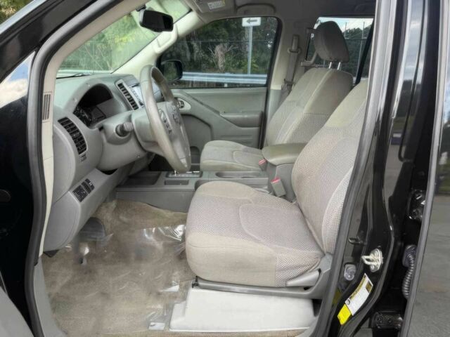 Черный Ниссан Фронтиер, объемом двигателя 4 л и пробегом 50 тыс. км за 25000 $, фото 8 на Automoto.ua