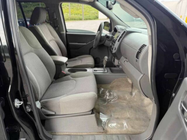 Черный Ниссан Фронтиер, объемом двигателя 4 л и пробегом 50 тыс. км за 25000 $, фото 9 на Automoto.ua