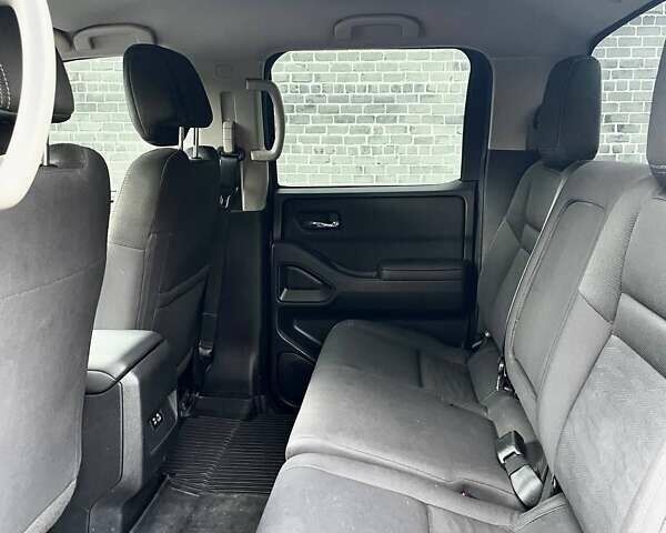 Черный Ниссан Фронтиер, объемом двигателя 3.8 л и пробегом 53 тыс. км за 26000 $, фото 6 на Automoto.ua