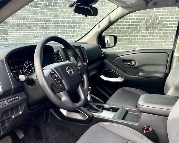 Черный Ниссан Фронтиер, объемом двигателя 3.8 л и пробегом 53 тыс. км за 26000 $, фото 8 на Automoto.ua