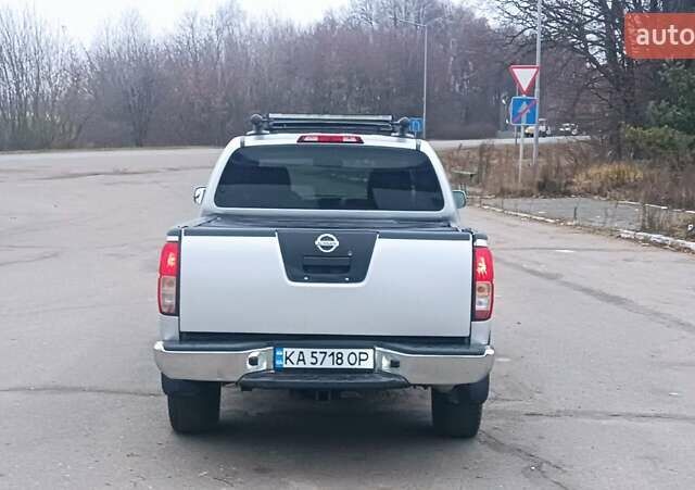 Серый Ниссан Фронтиер, объемом двигателя 4 л и пробегом 215 тыс. км за 9200 $, фото 3 на Automoto.ua