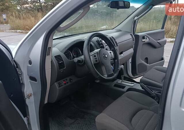 Серый Ниссан Фронтиер, объемом двигателя 4 л и пробегом 215 тыс. км за 9200 $, фото 8 на Automoto.ua