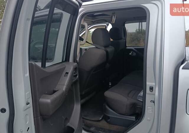 Серый Ниссан Фронтиер, объемом двигателя 4 л и пробегом 215 тыс. км за 9200 $, фото 9 на Automoto.ua