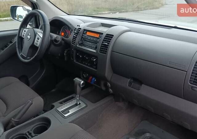 Серый Ниссан Фронтиер, объемом двигателя 4 л и пробегом 215 тыс. км за 9200 $, фото 11 на Automoto.ua