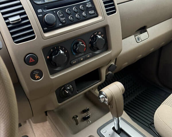 Ниссан Фронтиер 2006 в Житомире на Automoto.ua Серый Ниссан Фронтиер, объемом двигателя 4 л и пробегом 50 тыс. км за 12000 $, фото 29 на Automoto.ua