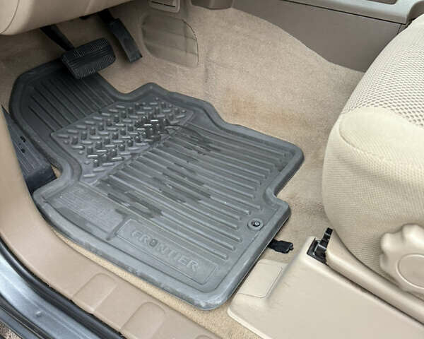 Ниссан Фронтиер 2006 в Житомире на Automoto.ua Серый Ниссан Фронтиер, объемом двигателя 4 л и пробегом 50 тыс. км за 12000 $, фото 33 на Automoto.ua