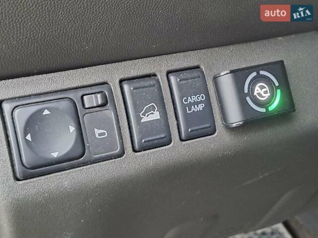 Серый Ниссан Фронтиер, объемом двигателя 4 л и пробегом 200 тыс. км за 15690 $, фото 8 на Automoto.ua