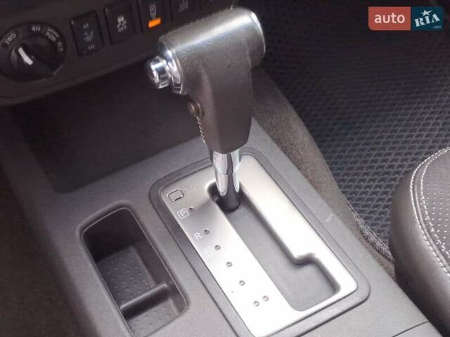 Серый Ниссан Фронтиер, объемом двигателя 4 л и пробегом 200 тыс. км за 15690 $, фото 3 на Automoto.ua