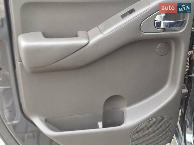 Серый Ниссан Фронтиер, объемом двигателя 4 л и пробегом 200 тыс. км за 15690 $, фото 10 на Automoto.ua