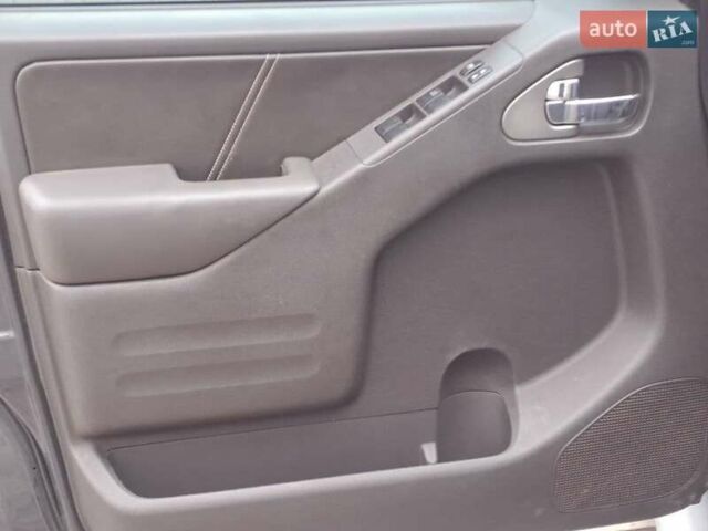 Серый Ниссан Фронтиер, объемом двигателя 4 л и пробегом 200 тыс. км за 15690 $, фото 12 на Automoto.ua