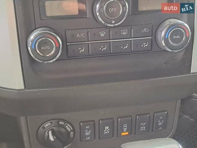 Серый Ниссан Фронтиер, объемом двигателя 4 л и пробегом 200 тыс. км за 15690 $, фото 4 на Automoto.ua