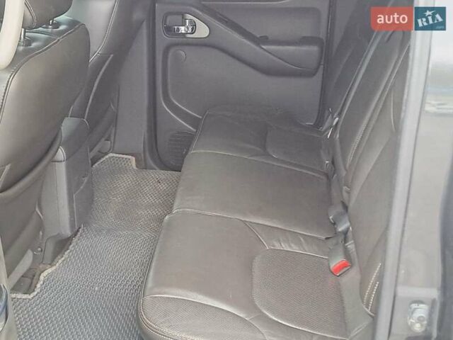 Серый Ниссан Фронтиер, объемом двигателя 4 л и пробегом 200 тыс. км за 15690 $, фото 9 на Automoto.ua