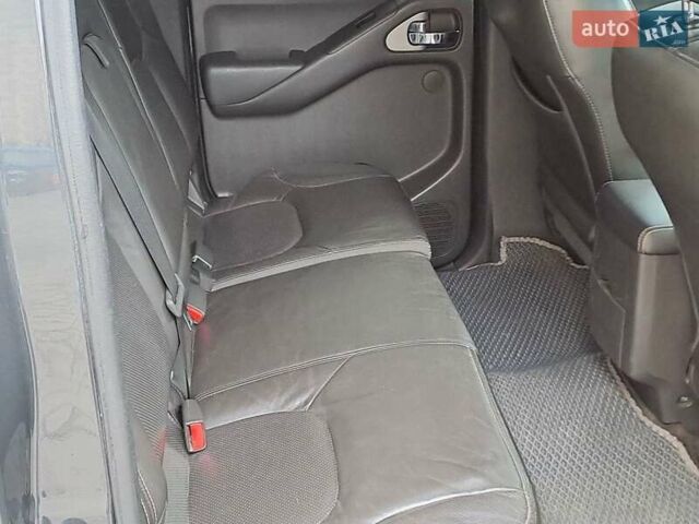 Серый Ниссан Фронтиер, объемом двигателя 4 л и пробегом 200 тыс. км за 15690 $, фото 5 на Automoto.ua