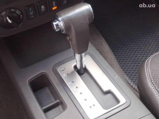 Серый Ниссан Фронтиер, объемом двигателя 4 л и пробегом 200 тыс. км за 15690 $, фото 5 на Automoto.ua
