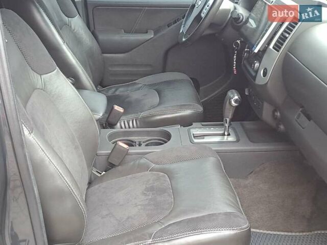 Серый Ниссан Фронтиер, объемом двигателя 4 л и пробегом 200 тыс. км за 15690 $, фото 6 на Automoto.ua