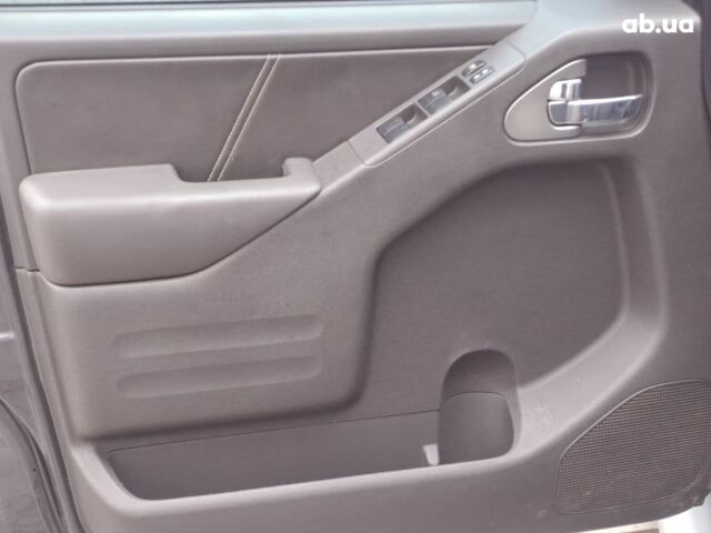 Серый Ниссан Фронтиер, объемом двигателя 4 л и пробегом 200 тыс. км за 15690 $, фото 13 на Automoto.ua