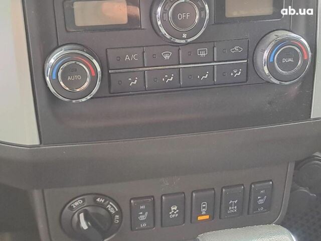 Серый Ниссан Фронтиер, объемом двигателя 4 л и пробегом 200 тыс. км за 15690 $, фото 6 на Automoto.ua