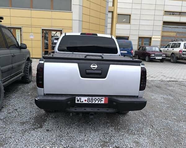 Серый Ниссан Фронтиер, объемом двигателя 4 л и пробегом 74 тыс. км за 12000 $, фото 3 на Automoto.ua