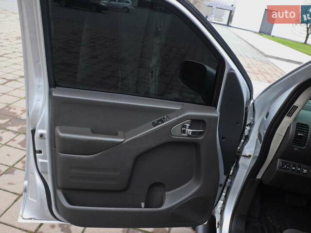 Серый Ниссан Фронтиер, объемом двигателя 4 л и пробегом 122 тыс. км за 17999 $, фото 18 на Automoto.ua