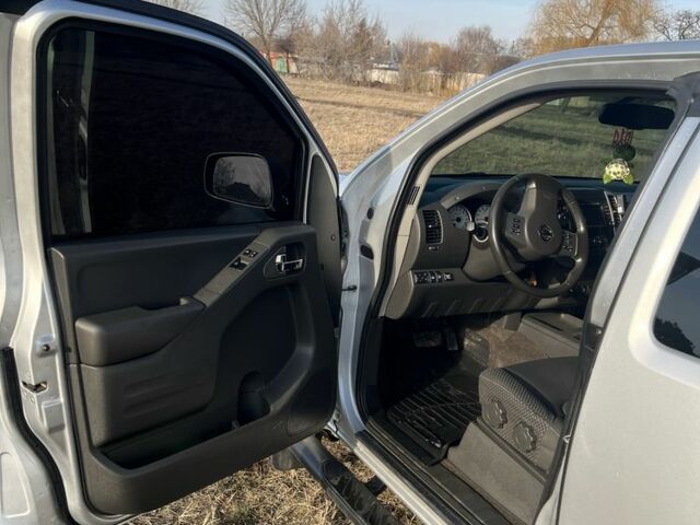 Серый Ниссан Фронтиер, объемом двигателя 4 л и пробегом 117 тыс. км за 19000 $, фото 7 на Automoto.ua