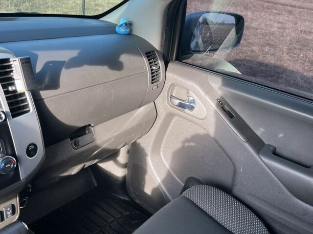 Серый Ниссан Фронтиер, объемом двигателя 4 л и пробегом 117 тыс. км за 19000 $, фото 10 на Automoto.ua