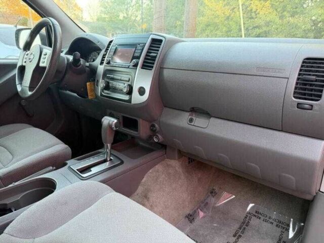 Серый Ниссан Фронтиер, объемом двигателя 2.5 л и пробегом 58 тыс. км за 4200 $, фото 6 на Automoto.ua