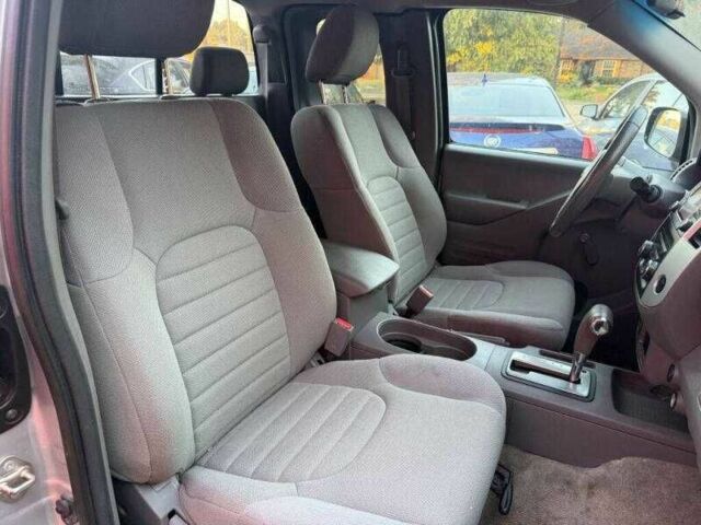 Серый Ниссан Фронтиер, объемом двигателя 2.5 л и пробегом 58 тыс. км за 4200 $, фото 7 на Automoto.ua