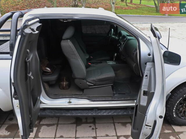 Серый Ниссан Фронтиер, объемом двигателя 4 л и пробегом 122 тыс. км за 17999 $, фото 24 на Automoto.ua