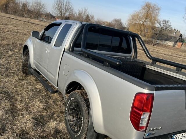 Серый Ниссан Фронтиер, объемом двигателя 4 л и пробегом 117 тыс. км за 19000 $, фото 6 на Automoto.ua