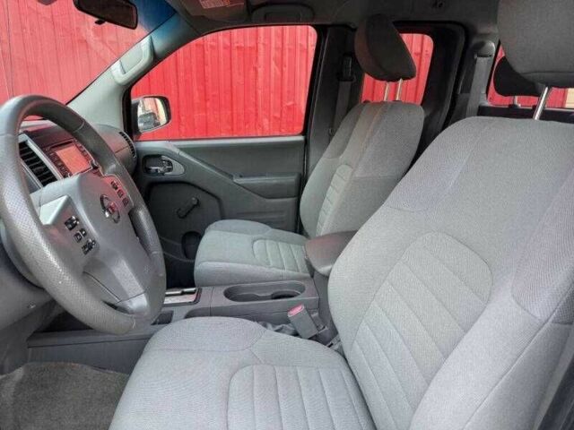 Серый Ниссан Фронтиер, объемом двигателя 2.5 л и пробегом 58 тыс. км за 4200 $, фото 4 на Automoto.ua