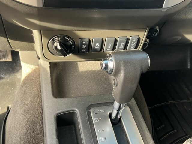 Серый Ниссан Фронтиер, объемом двигателя 4 л и пробегом 117 тыс. км за 19000 $, фото 8 на Automoto.ua