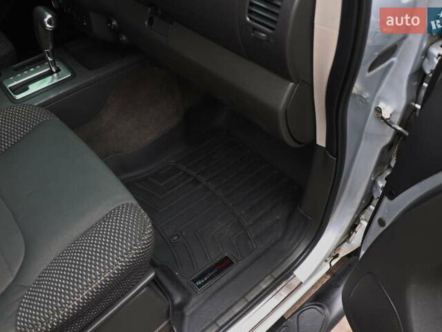 Серый Ниссан Фронтиер, объемом двигателя 4 л и пробегом 122 тыс. км за 17999 $, фото 26 на Automoto.ua