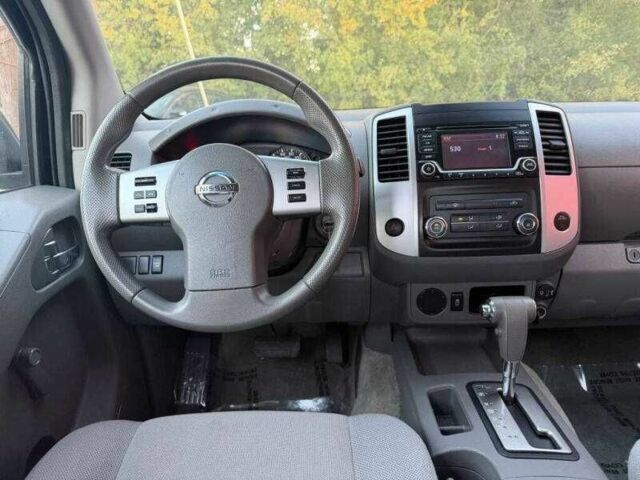 Серый Ниссан Фронтиер, объемом двигателя 2.5 л и пробегом 58 тыс. км за 4200 $, фото 5 на Automoto.ua