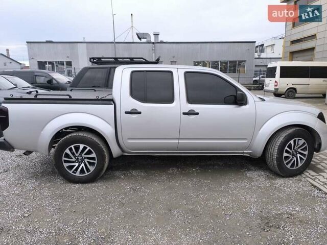 Серый Ниссан Фронтиер, объемом двигателя 4 л и пробегом 74 тыс. км за 12000 $, фото 2 на Automoto.ua