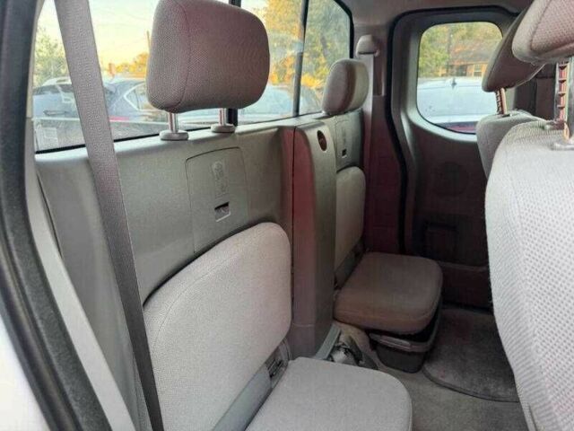 Серый Ниссан Фронтиер, объемом двигателя 2.5 л и пробегом 58 тыс. км за 4200 $, фото 9 на Automoto.ua