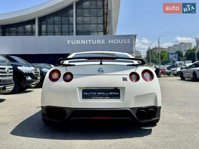 Белый Ниссан ГТ-Р, объемом двигателя 3.8 л и пробегом 40 тыс. км за 71000 $, фото 3 на Automoto.ua