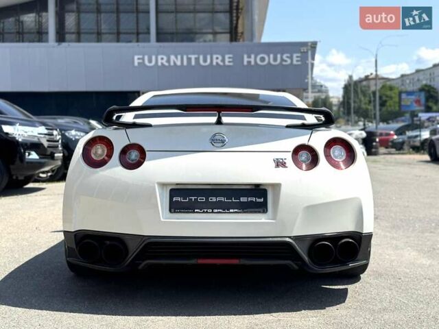 Белый Ниссан ГТ-Р, объемом двигателя 3.8 л и пробегом 40 тыс. км за 71000 $, фото 5 на Automoto.ua