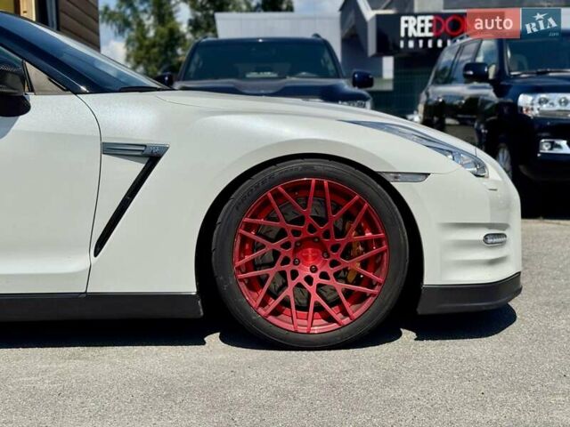 Белый Ниссан ГТ-Р, объемом двигателя 3.8 л и пробегом 40 тыс. км за 71000 $, фото 8 на Automoto.ua