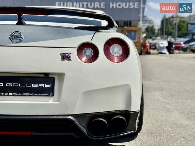Белый Ниссан ГТ-Р, объемом двигателя 3.8 л и пробегом 40 тыс. км за 71000 $, фото 14 на Automoto.ua