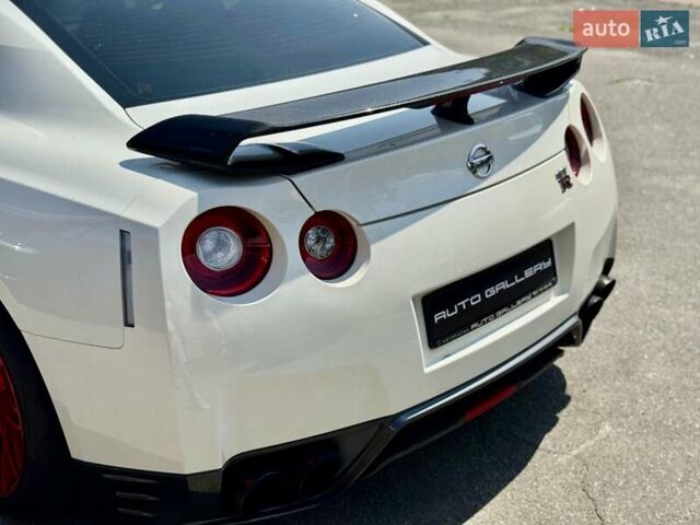 Белый Ниссан ГТ-Р, объемом двигателя 3.8 л и пробегом 40 тыс. км за 71000 $, фото 12 на Automoto.ua